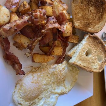 Linda's Breakfast Place - Eggs, bacon, home fries & sourdough toast - Sandwiches Near Me - Seabrook, New Hampshire