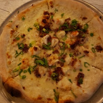 Moku Kitchen - The garlic shrimp pizza - Cocktail Bars Near Me - Honolulu, Hawaii