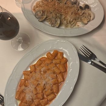 Cento - Rigatoni alla vodka, fettuccine and clams - Italian Near Me - Columbus, Ohio Cento - Rigatoni alla vodka, fettuccine and clams - Italian Near Me - Columbus, Ohio