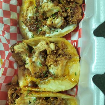 Belly's Sliders & Wings - Food Trucks Near Me - Carson, California
