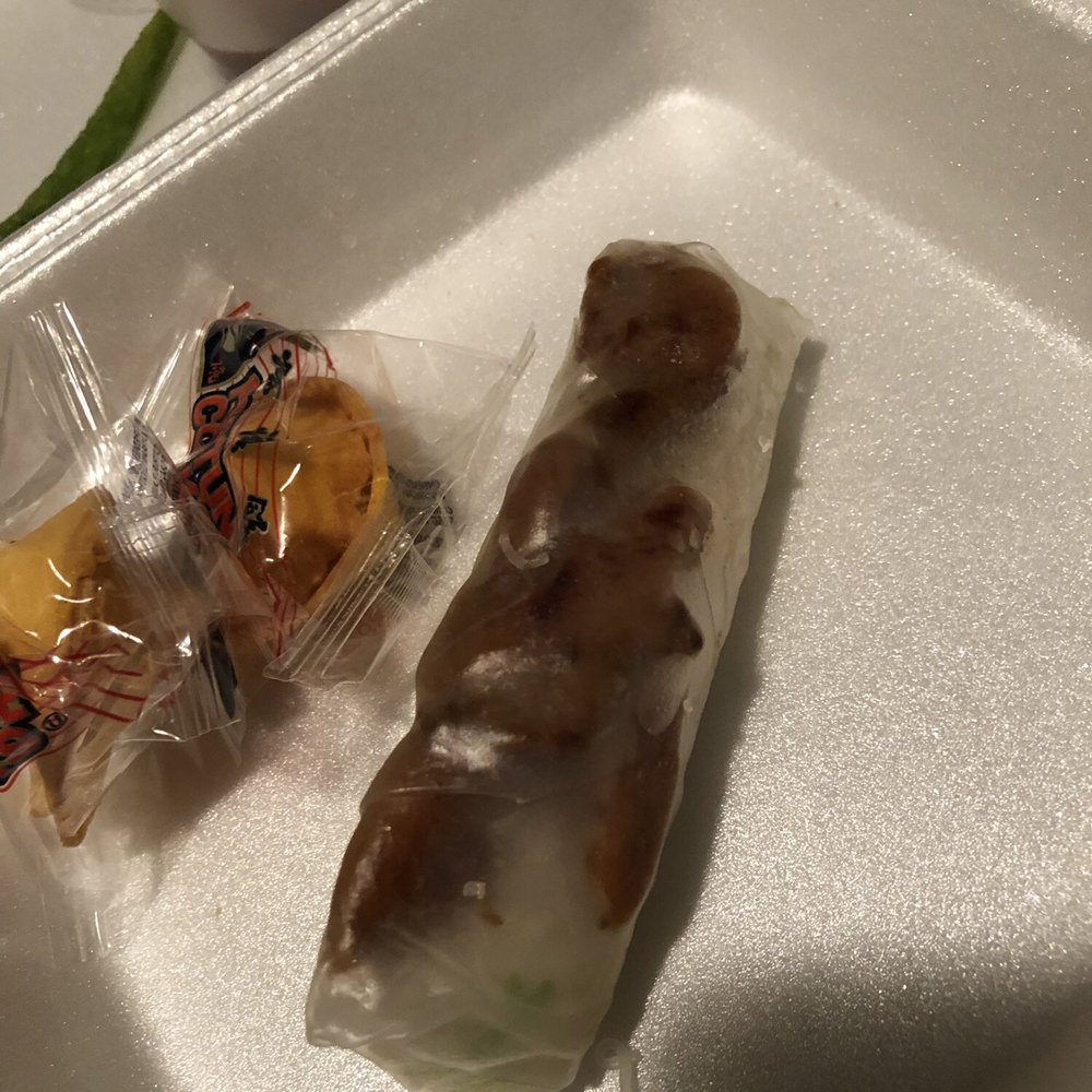 That's supposed to be grilled chicken in the spring roll. Doesn't look or taste like chicken to me. Yuck! That's supposed to be grilled chicken in the spring roll. Doesn't look or taste like chicken to me. Yuck!