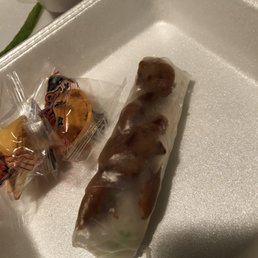That's supposed to be grilled chicken in the spring roll. Doesn't look or taste like chicken to me. Yuck! That's supposed to be grilled chicken in the spring roll. Doesn't look or taste like chicken to me. Yuck!