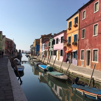 Isola di Burano - Canal - Landmarks & Historical Buildings Near Me - Venezia, VE Isola di Burano - Canal - Landmarks & Historical Buildings Near Me - Venezia, VE
