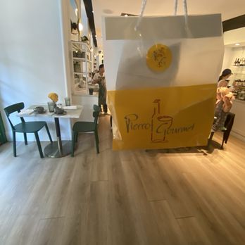 Pierrot Gourmet - Take away bag - Coffee & Tea Near Me - Chicago, Illinois Pierrot Gourmet - Take away bag - Coffee & Tea Near Me - Chicago, Illinois