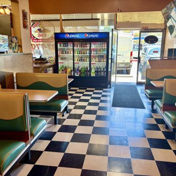 Giant Pizza King - Dining area - Pizza Near Me - Chula Vista, California Giant Pizza King - Dining area - Pizza Near Me - Chula Vista, California