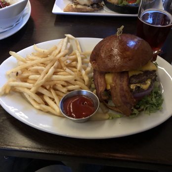 Fred's Garage - Griddle burger & fries - American Near Me - Winnetka, Illinois Fred's Garage - Griddle burger & fries - American Near Me - Winnetka, Illinois