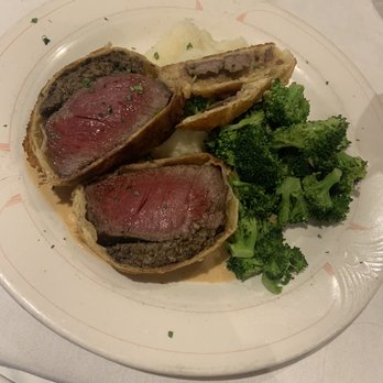 Max's Es-Ca - Beef Wellington - Italian Near Me - Staten Island, New York