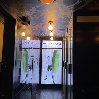 Maison Pickle - Bathroom area - Cocktail Bars Near Me - New York, New York