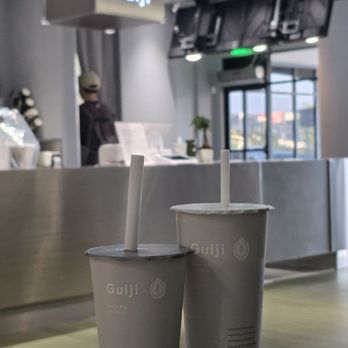 Guiji - Black milk tea with boba and green milk tea - Bubble Tea Near Me - San Gabriel, California