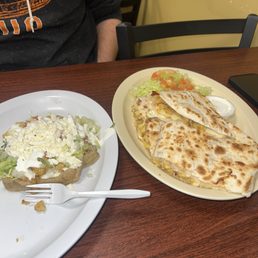 The food was sooooo good. The best quesadillas I've ever had. The sopes and tamales were also very good. The food was sooooo good. The best quesadillas I've ever had. The sopes and tamales were also very good.