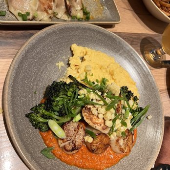 Moku Kitchen - Scallops and mahi mahi polenta broccolini - Cocktail Bars Near Me - Honolulu, Hawaii