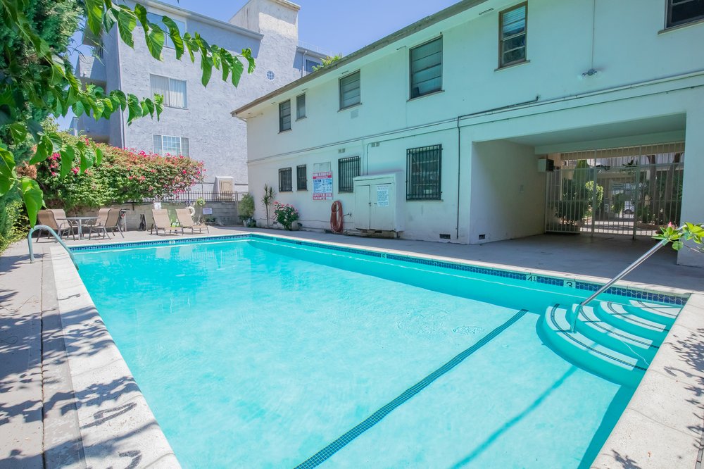 WOODMAN VILLAS BRUIN Updated June 2024 41 Photos 4912 Woodman Ave