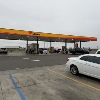 Love's Travel Stop - Gas Stations Near Me - Williams, California