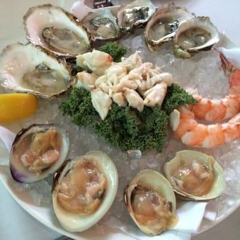 Hemenway's Restaurant - 1/2 price raw bar! Matunicks are still my fave. The charltons are close second - Seafood Near Me - Providence, Rhode Island