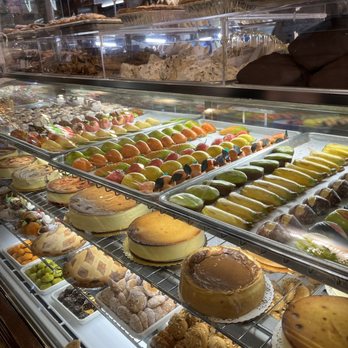 Villabate Alba - Cake display - Bakeries Near Me - Brooklyn, New York Villabate Alba - Cake display - Bakeries Near Me - Brooklyn, New York