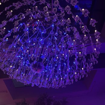 Heights Social - Beautiful chandelier - Bars Near Me - Houston, Texas Heights Social - Beautiful chandelier - Bars Near Me - Houston, Texas