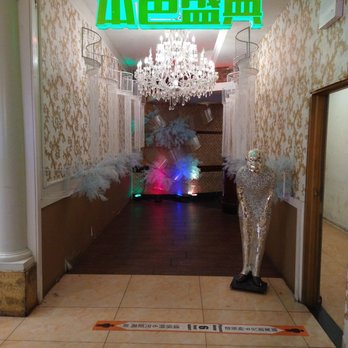 Royal Queen Restaurant - To the restrooms. - Dim Sum Near Me - Flushing, New York Royal Queen Restaurant - To the restrooms. - Dim Sum Near Me - Flushing, New York