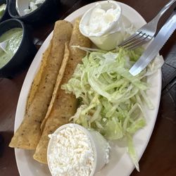 El Cazito de Michoacán - Flautas de pollo