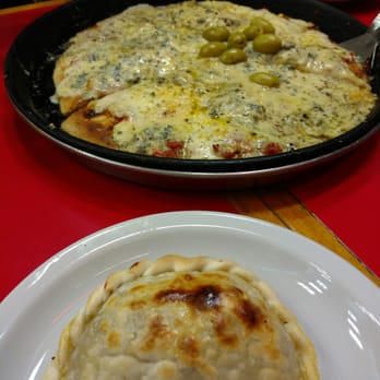 Kentucky - Empanada de carne y pizza de 4 quesos - Pizza Near Me - Buenos Aires, C Kentucky - Empanada de carne y pizza de 4 quesos - Pizza Near Me - Buenos Aires, C