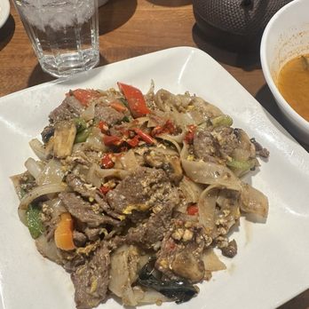 Chang Yai Thai Noodle & Cafe - Drunken Noodle with beef - Thai Near Me - Pasadena, Texas