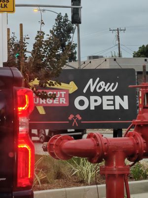 In-N-Out Burger by null