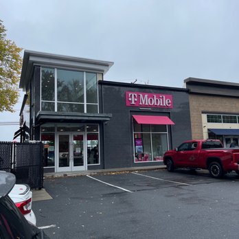 T-Mobile Experience Store - A place to not to be  Costumer service like a shit - Mobile Phones Near Me - Dedham, Massachusetts