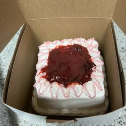 Anna's Dream Cakes - Strawberry Cake