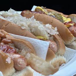 Western, kraut, regular dog all with everything + ketchup