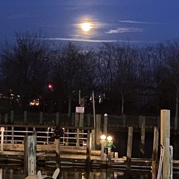 Harbor Crab - Pretty view at the harbor crab - American Near Me - Patchogue, New York