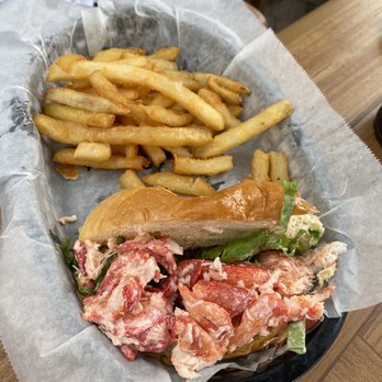 O'Brien's Pub - Lobster roll - Pubs Near Me - Newport, Rhode Island O'Brien's Pub - Lobster roll - Pubs Near Me - Newport, Rhode Island