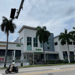 Publix - Outside