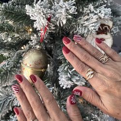 Christmas designs on a gel manicure