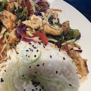 Kona Grill - La Cantera - Kona Stir-Fry* with chicken - Sushi Bars Near Me - San Antonio, Texas