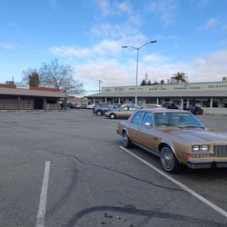 Johnny's - Large parking lot
