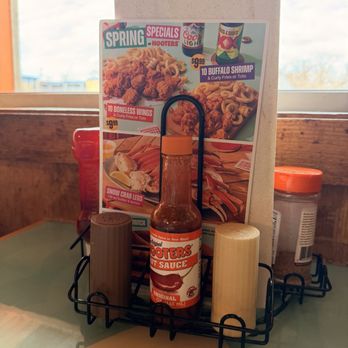 Hooters - American Near Me - Chicago, Illinois
