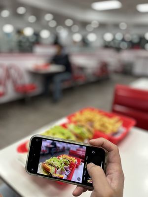 In-N-Out Burger by null