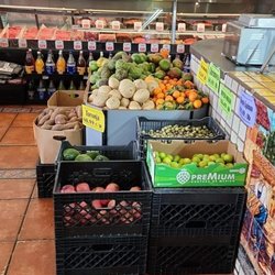 La Perla Tapatia - Meat market and fresh food