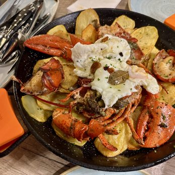 MariscCo - Lobster with Spanish potatoes and egg. - Seafood Near Me - Barcelona, B MariscCo - Lobster with Spanish potatoes and egg. - Seafood Near Me - Barcelona, B