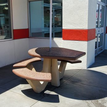 In-N-Out Burger - Outdoor seating - far too hot for it though on this visit - Burgers Near Me - Las Vegas, Nevada In-N-Out Burger - Outdoor seating - far too hot for it though on this visit - Burgers Near Me - Las Vegas, Nevada