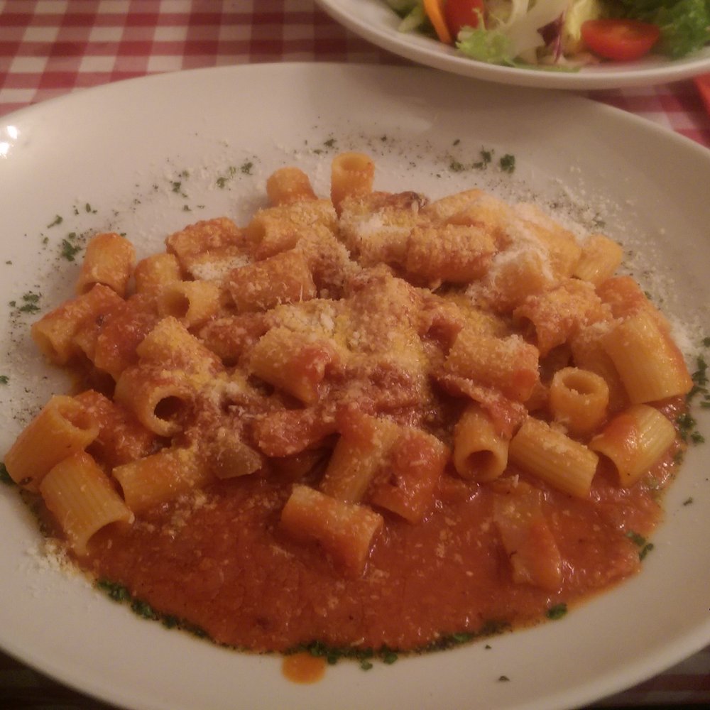 Bistró al 133 - Mezzemaniche All'Amatriciana con Lardo di Colonatta e pecorino di Fossa - Bistros Near Me - Rome, RM Bistró al 133 - Mezzemaniche All'Amatriciana con Lardo di Colonatta e pecorino di Fossa - Bistros Near Me - Rome, RM