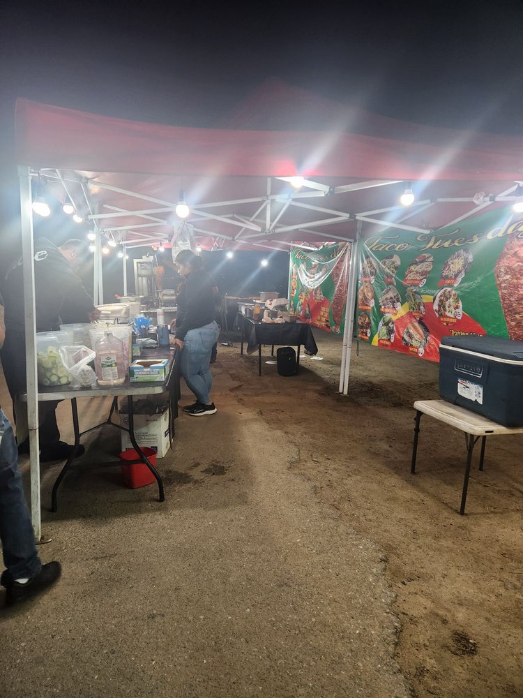 Ricos tacos estilo jalisco Logo