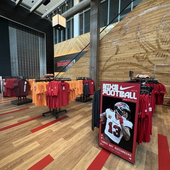 Buccaneers Team Store - Sports Wear Near Me - Tampa, Florida