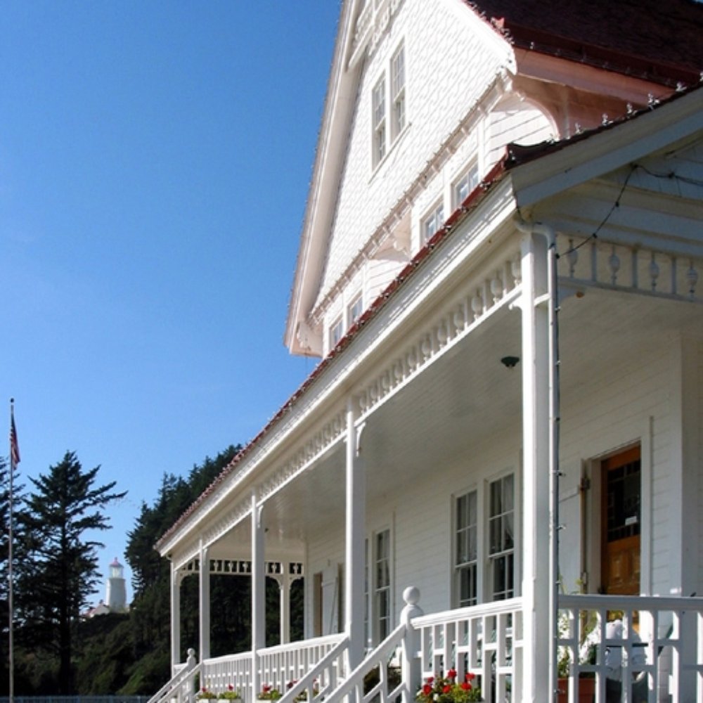 Heceta Lighthouse Bed & Breakfast - Light Keeper's House (B&B) - Bed & Breakfast Near Me - Yachats, Oregon Heceta Lighthouse Bed & Breakfast - Light Keeper's House (B&B) - Bed & Breakfast Near Me - Yachats, Oregon