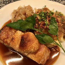 Emils Wirtshaus - Unser Klassiker in dieser Jahreszeit... Spanferkel kross gebraten...