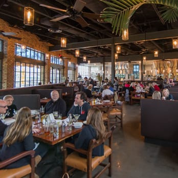 El Monumento - Diners at El Monumento Cafe - Mexican Near Me - Georgetown, Texas