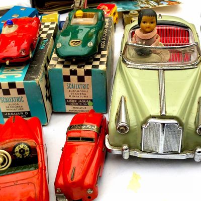 Marché aux puces de la Porte de Vanves by null