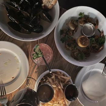 Zinqué - Mussels with fries and grilled shrimp - French Near Me - Los Angeles, California Zinqué - Mussels with fries and grilled shrimp - French Near Me - Los Angeles, California