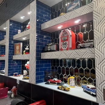 Ze's Diner - Lovely 50's vibe - American Near Me - Bloomington, Minnesota