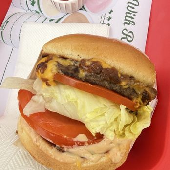 In-N-Out Burger - Cheese burger with extra lettuce and tomatoes - Fast Food Near Me - Goleta, California In-N-Out Burger - Cheese burger with extra lettuce and tomatoes - Fast Food Near Me - Goleta, California