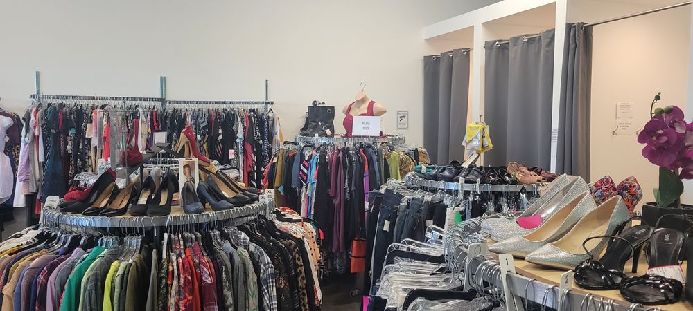 Bella Boutique & consignment Logo